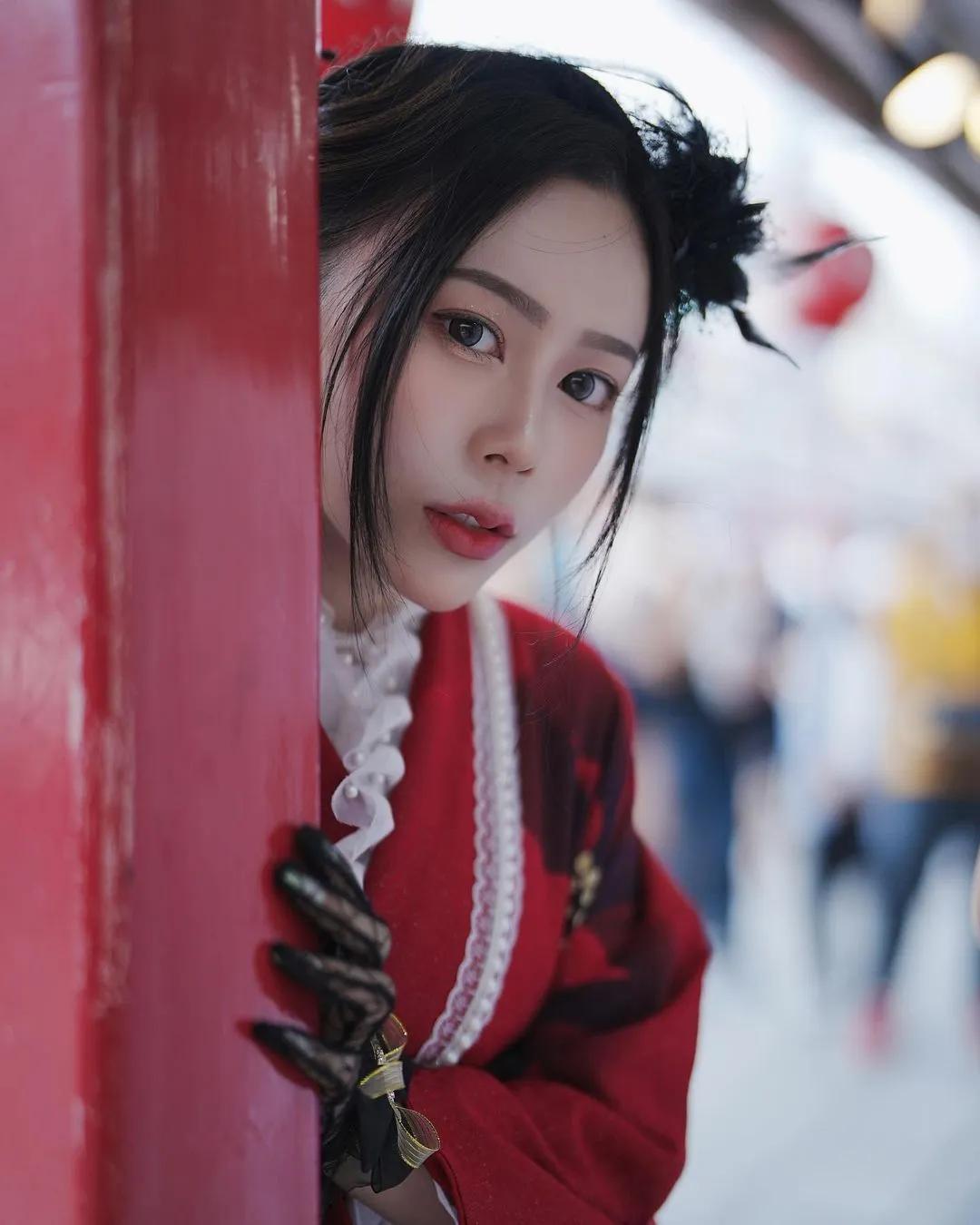 小魔女「宁宁」突破尺度浑圆美乳溢出...让人晕晕的(10)