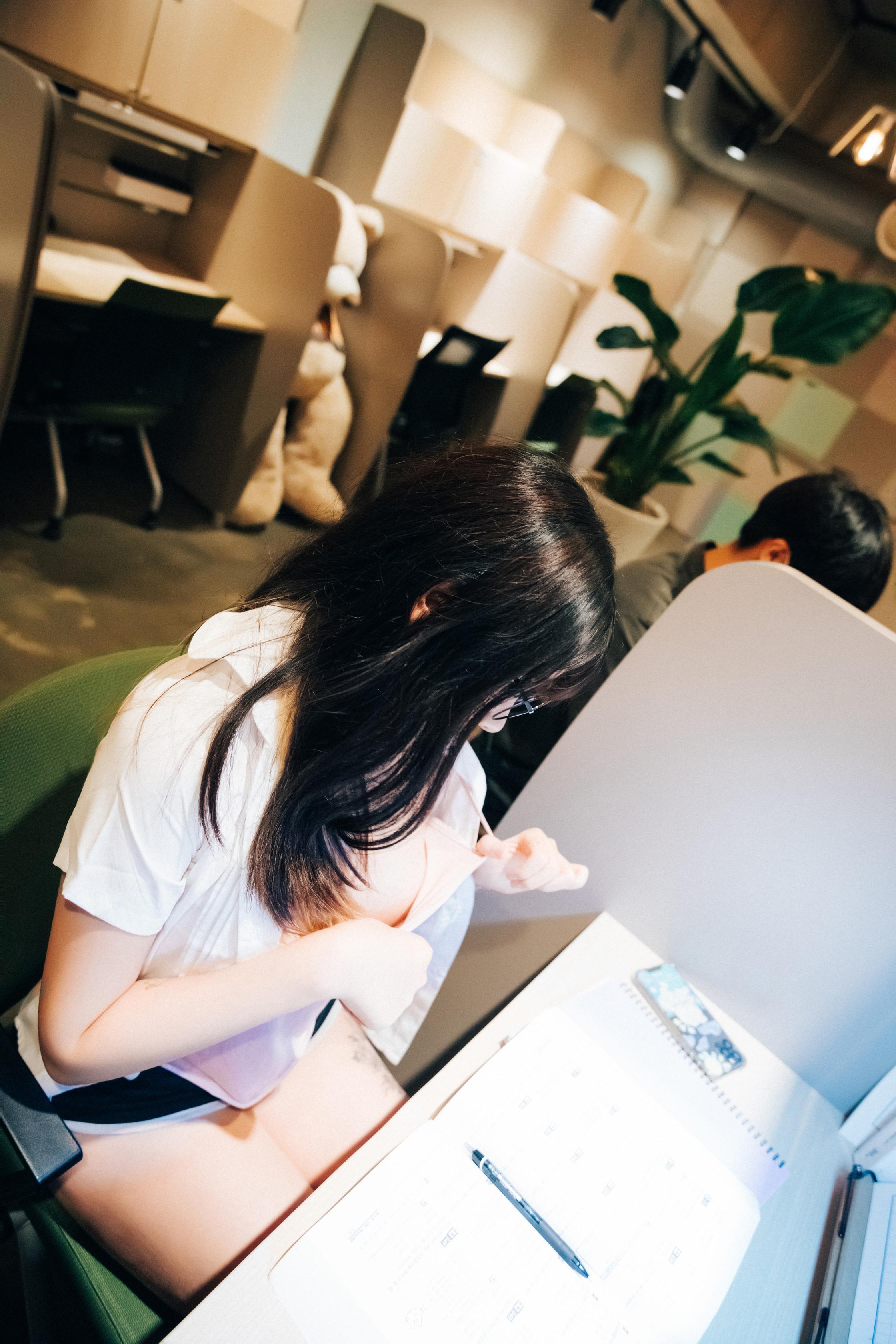 Sonson(손손)《图书馆女孩》发骚模样使人沦陷(36)