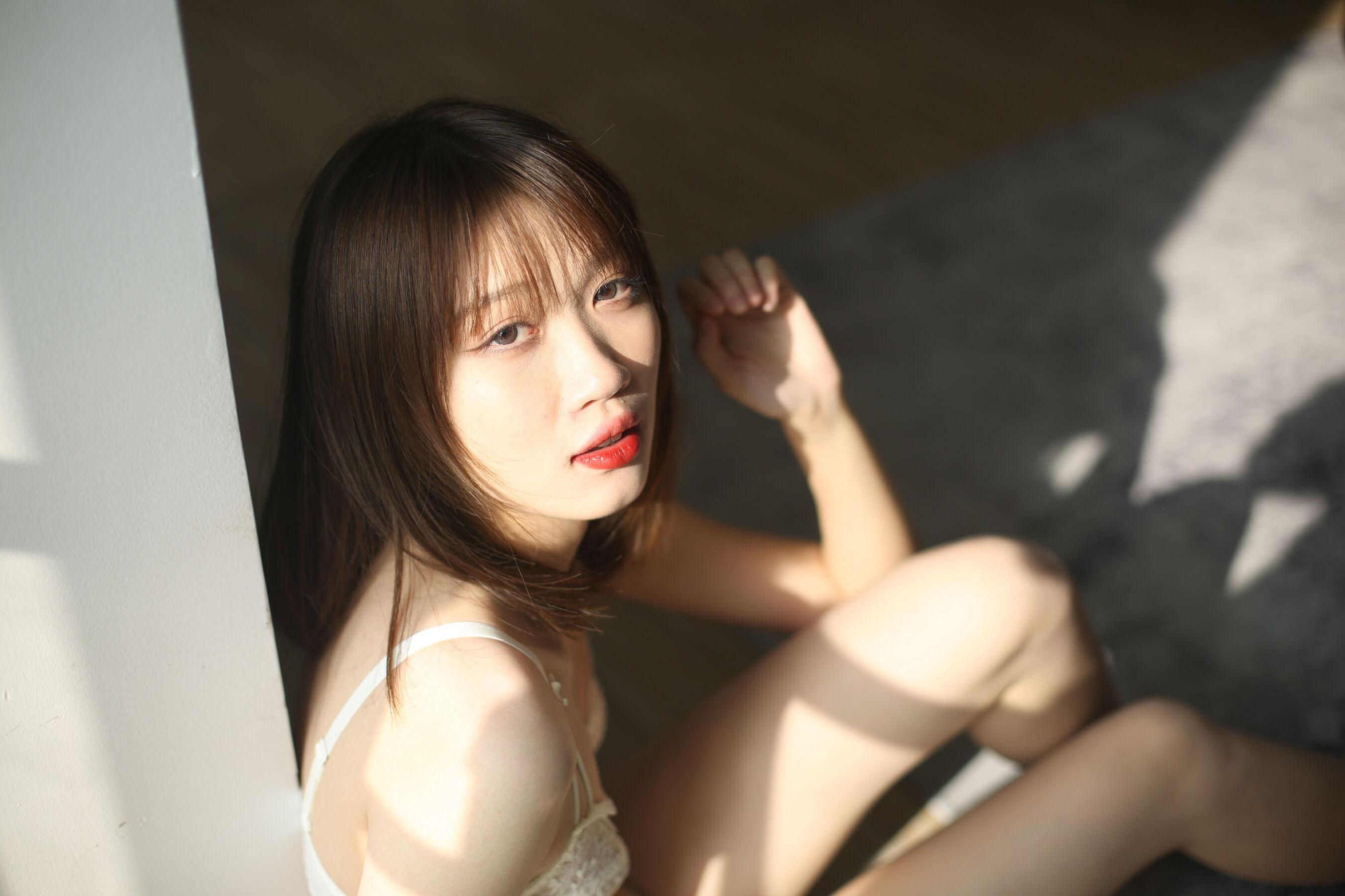 国模套图 国模杨某文大尺度人体私拍套图(148)