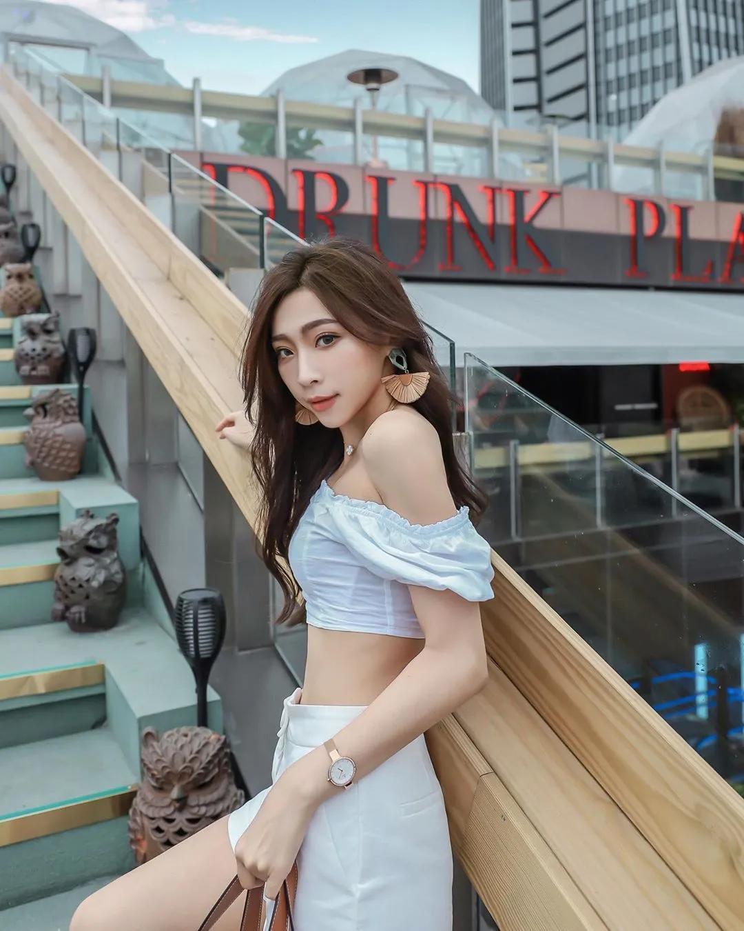 Joanna 雪白水滴奶...满满的乳量溢出(9)