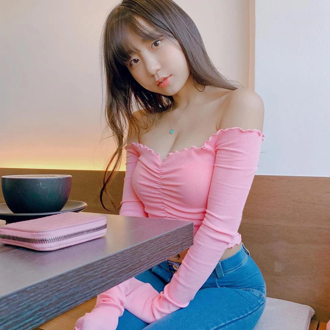 童颜巨乳马尾妹「표은지」犯规家居服做家事　超害羞「邪恶视线」根本引诱人犯罪啊-小湿妹图(11)