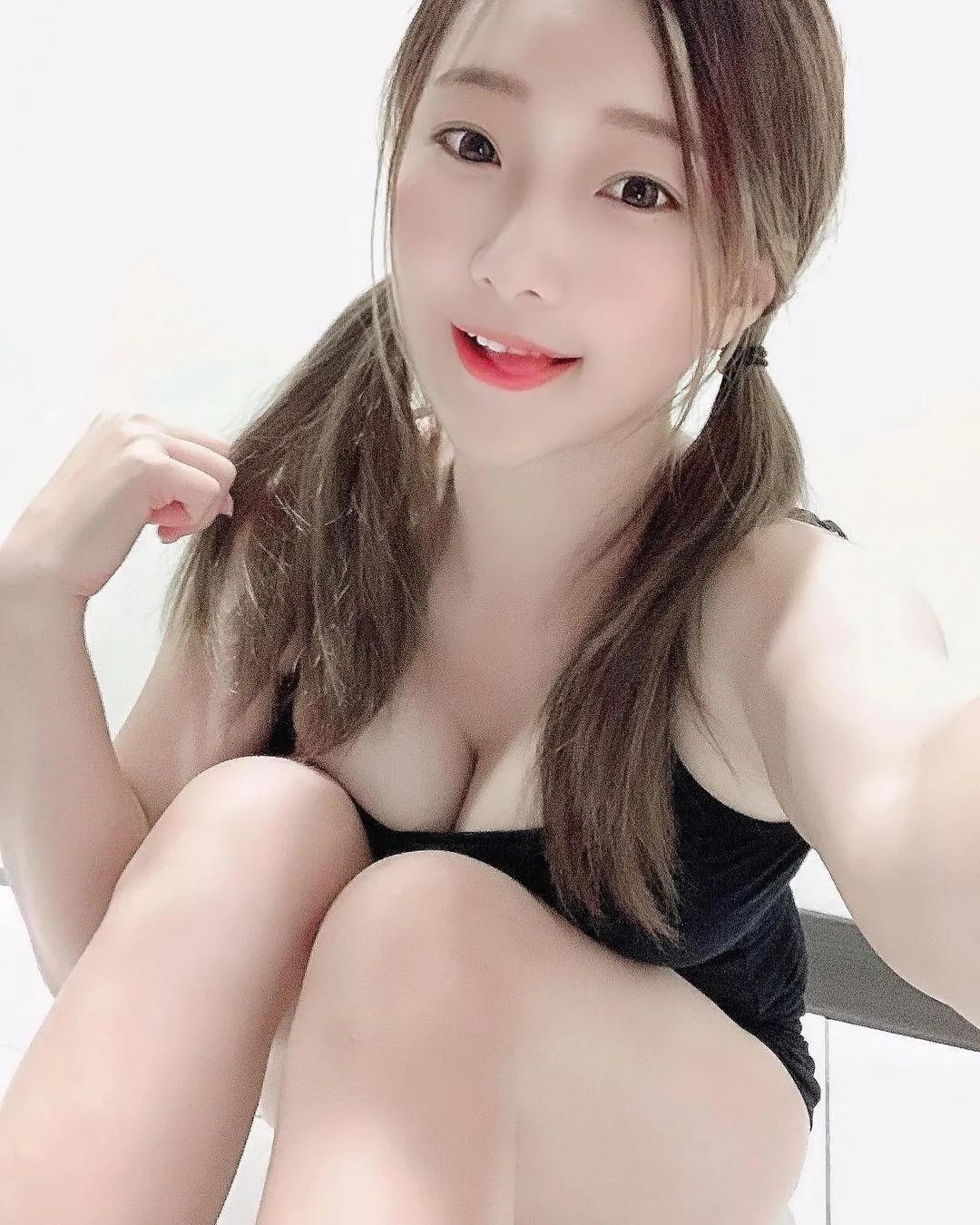 外拍甜心「施菲亚Feiya」比基尼罩不住　娇嗔：「Word很大，你忍一下」(4)