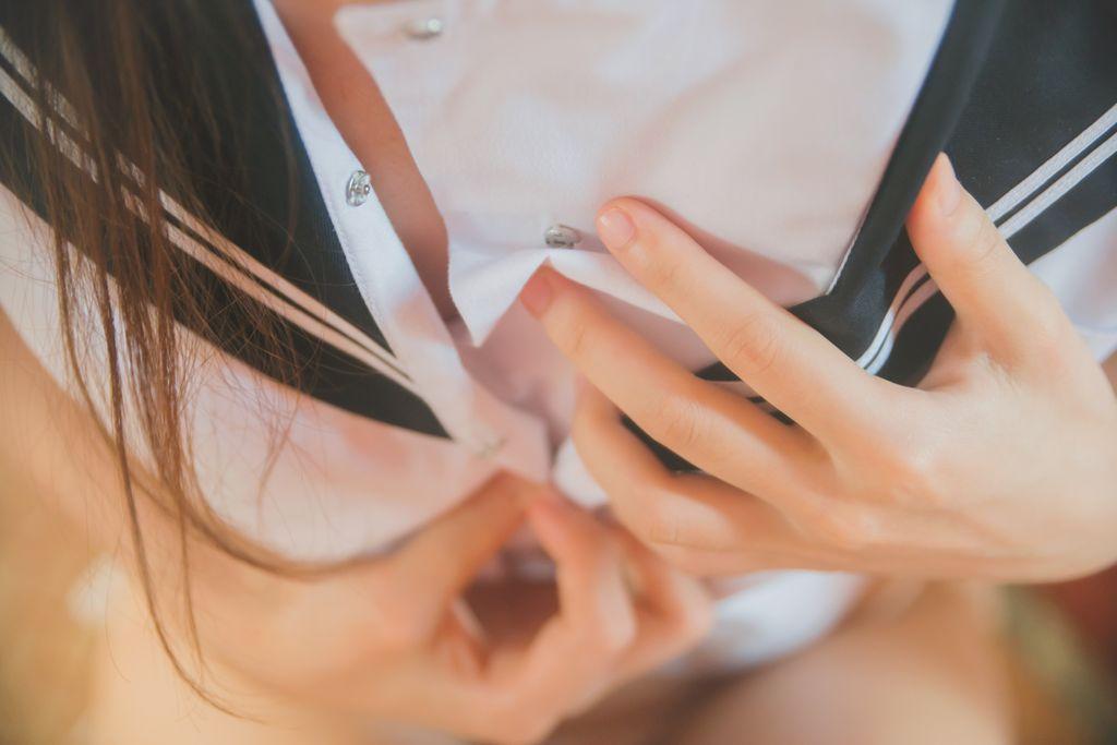 Coser @ 桜 桃 喵 Vol.076: 小 背心 换 水手服 (144 photos)(118)