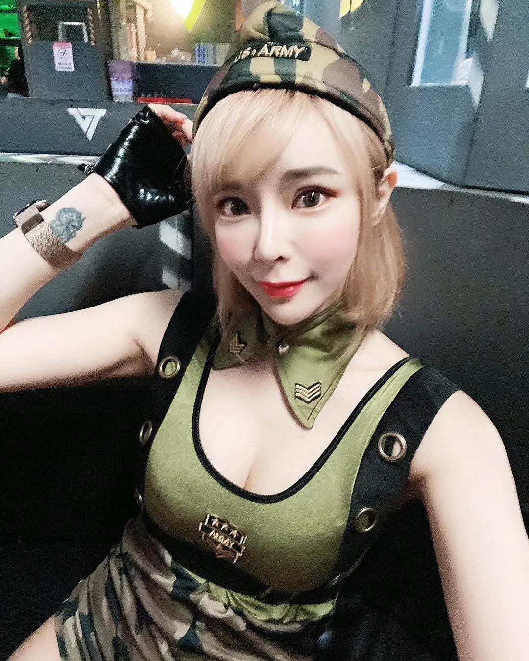 性感女神「Arashi 纪晓岚」练臀深蹲画面让人喷鼻血(8)