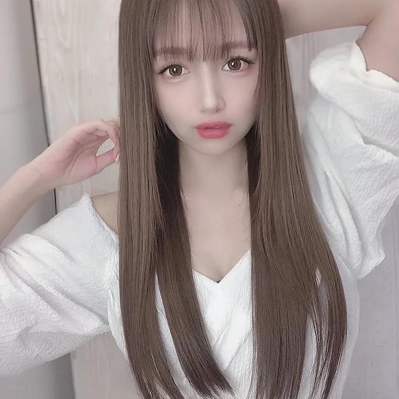 好甜喔！吃冰淇淋的「隐乳樱花妹」，大小和弧度都非常刚好！(10)