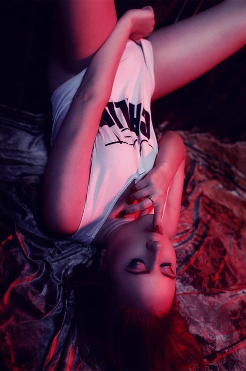 就要吃肉肉！又白又嫩大奶妹掀高潮　「肉欲冲击」喂饱饱身心灵超满足-小湿妹图(4)