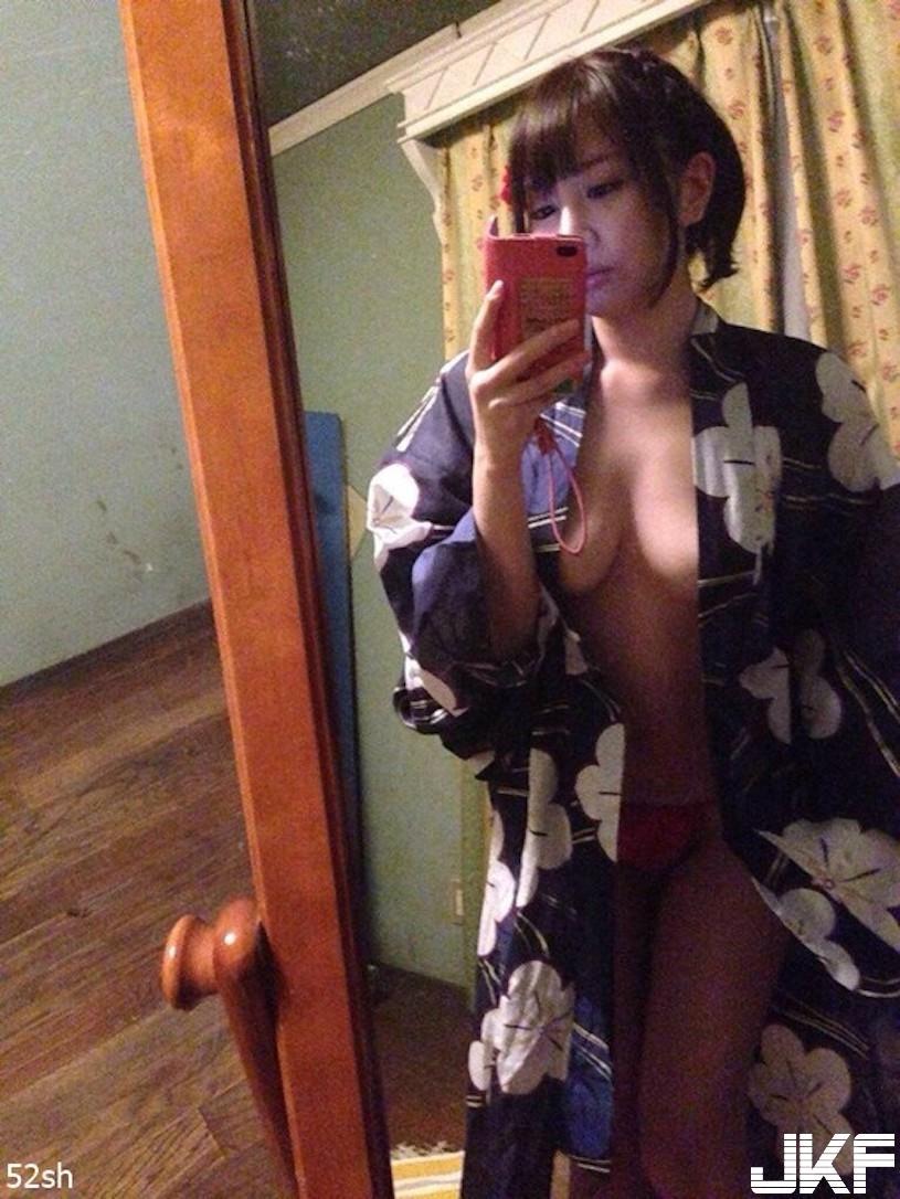 人家是「自拍摄影部」副部长呢！正妹满满的「肉欲自拍」尽心研究裸露最大面积！(2)