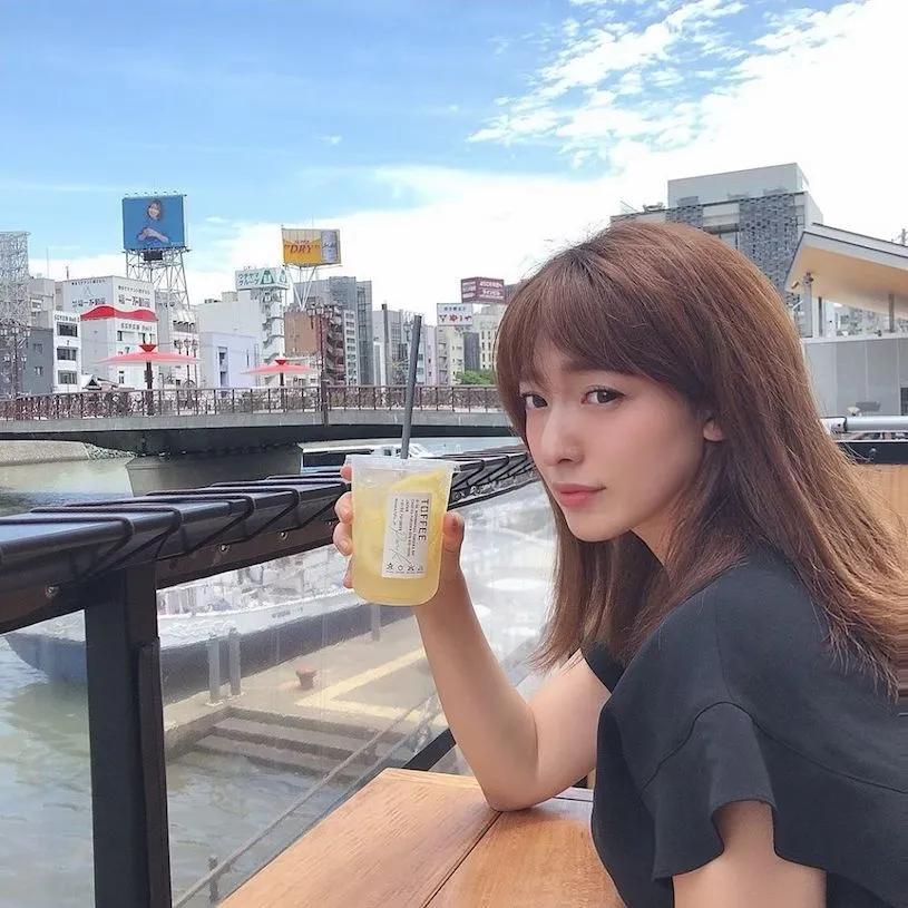 表特板爆红美乳辣妈！产后胸围又再升级，穿上比基尼的深沟太撩人！(5)