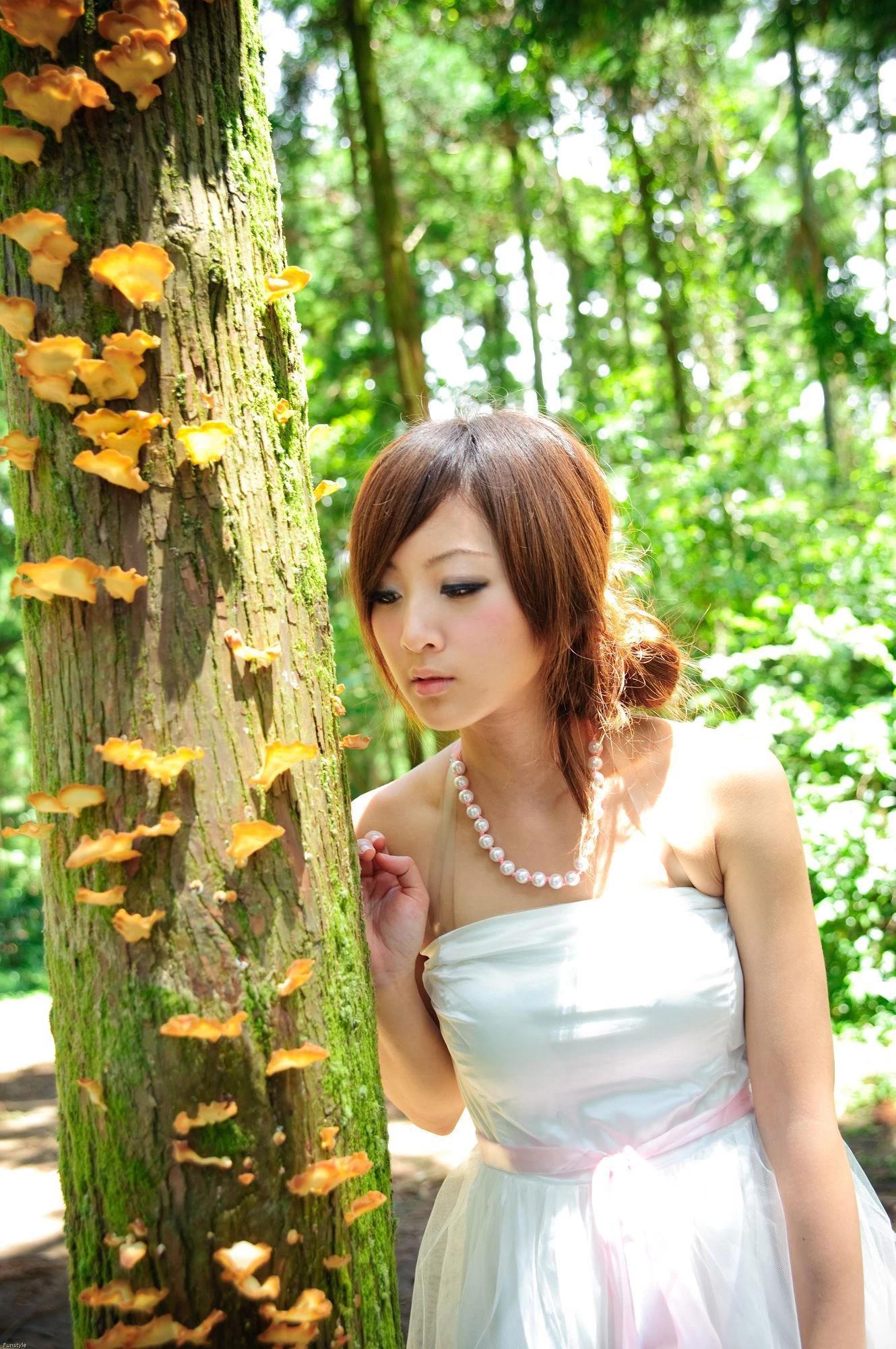 果子MM - 白色圆舞曲 + 黑色执念写真套图(65)
