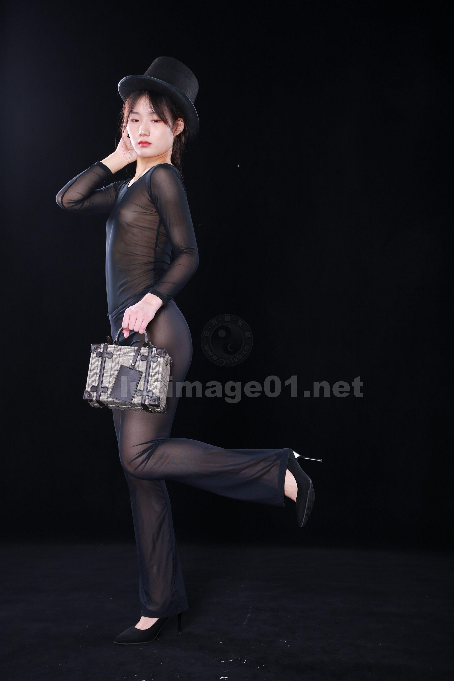 国模套图 国模阿彩人体私拍套图(223)