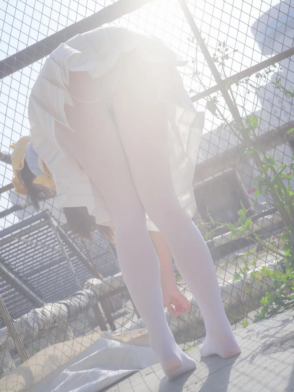 蘿莉寫真機構森蘿財團春雪主題戶外性感百褶裙下超薄白絲褲襪秀美腿誘惑寫真115P(26)