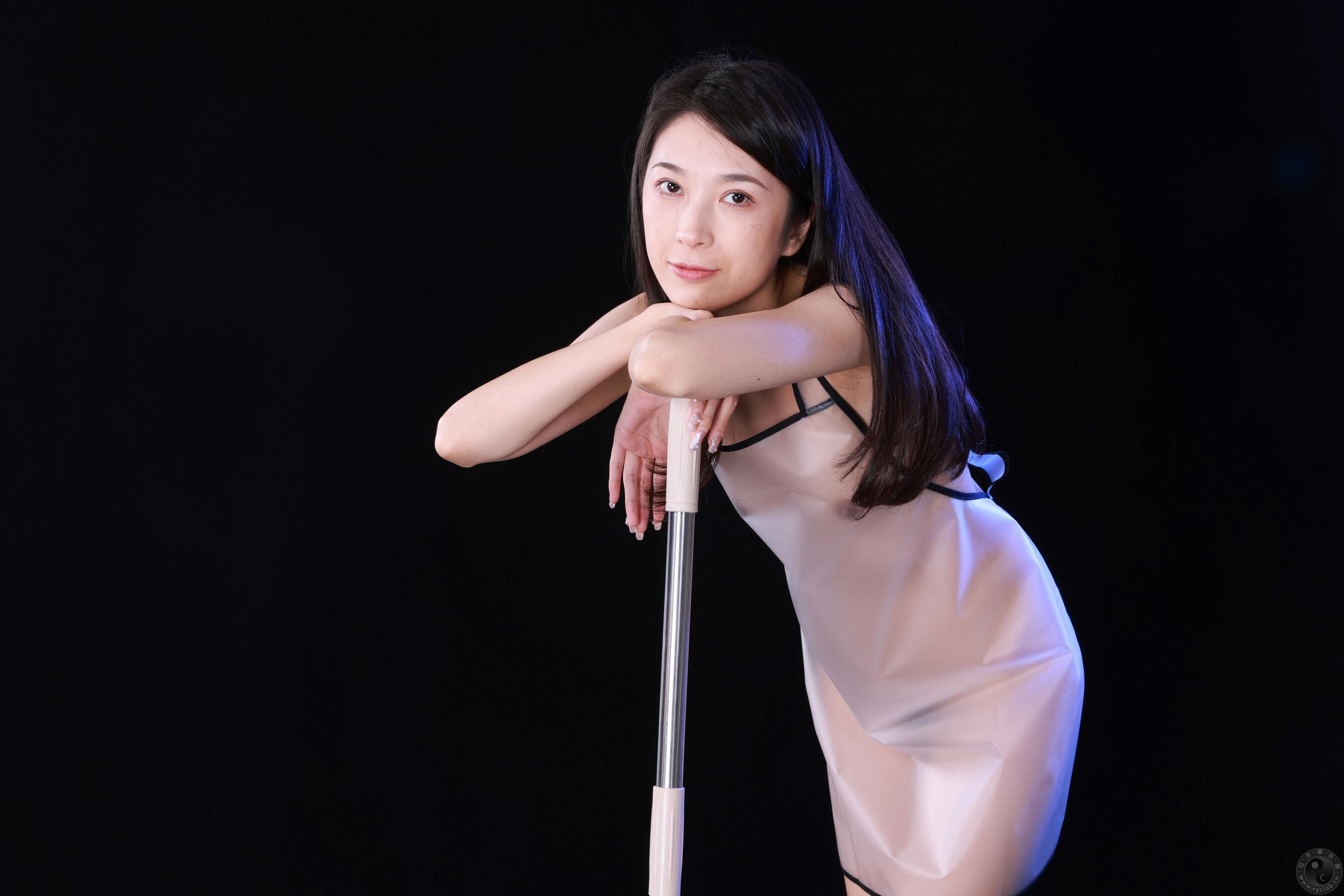 国模套图 国模阿洛人体私拍套图(264)