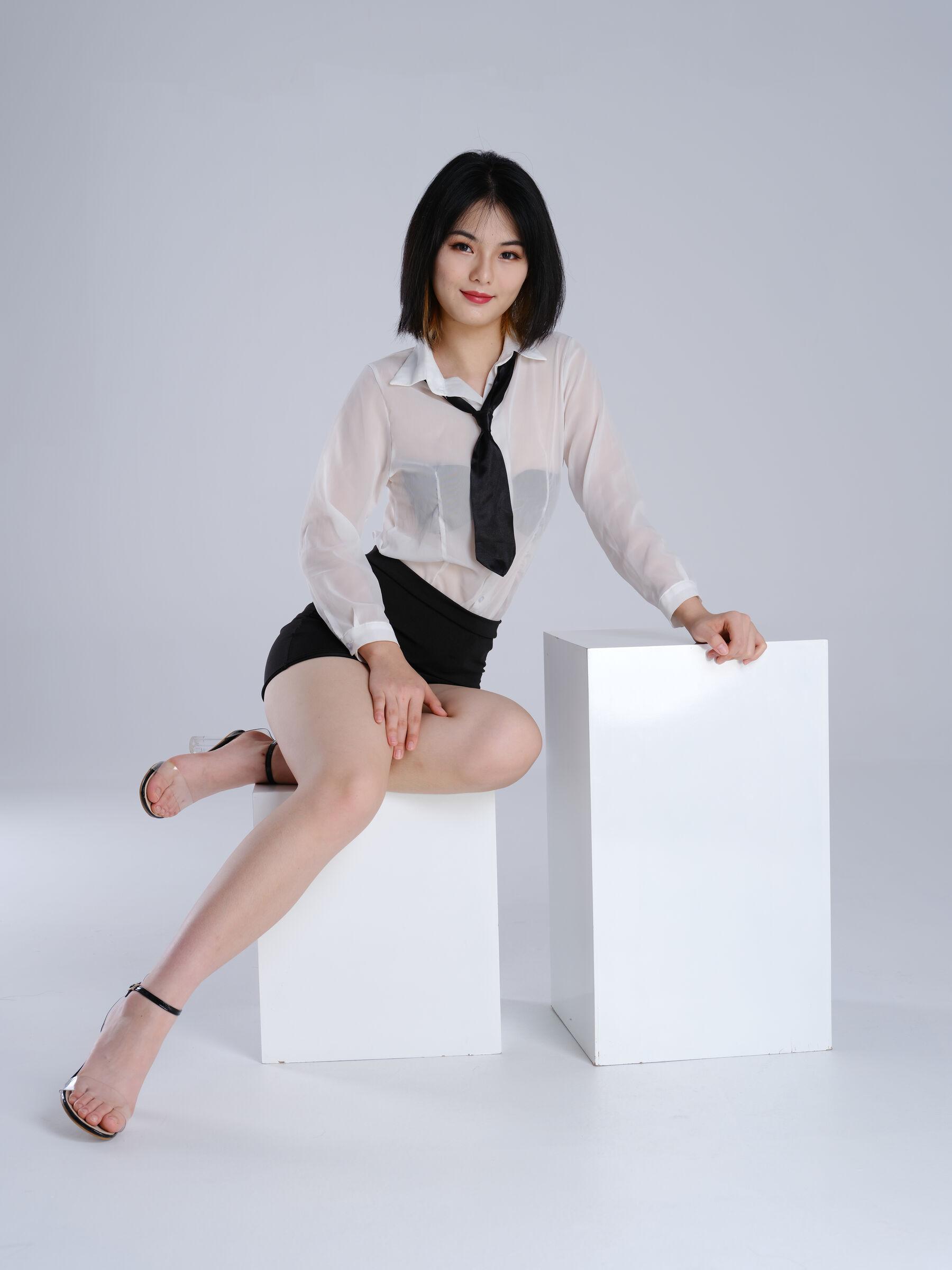 【行色】国模小玉大尺度人体私拍套图(586)