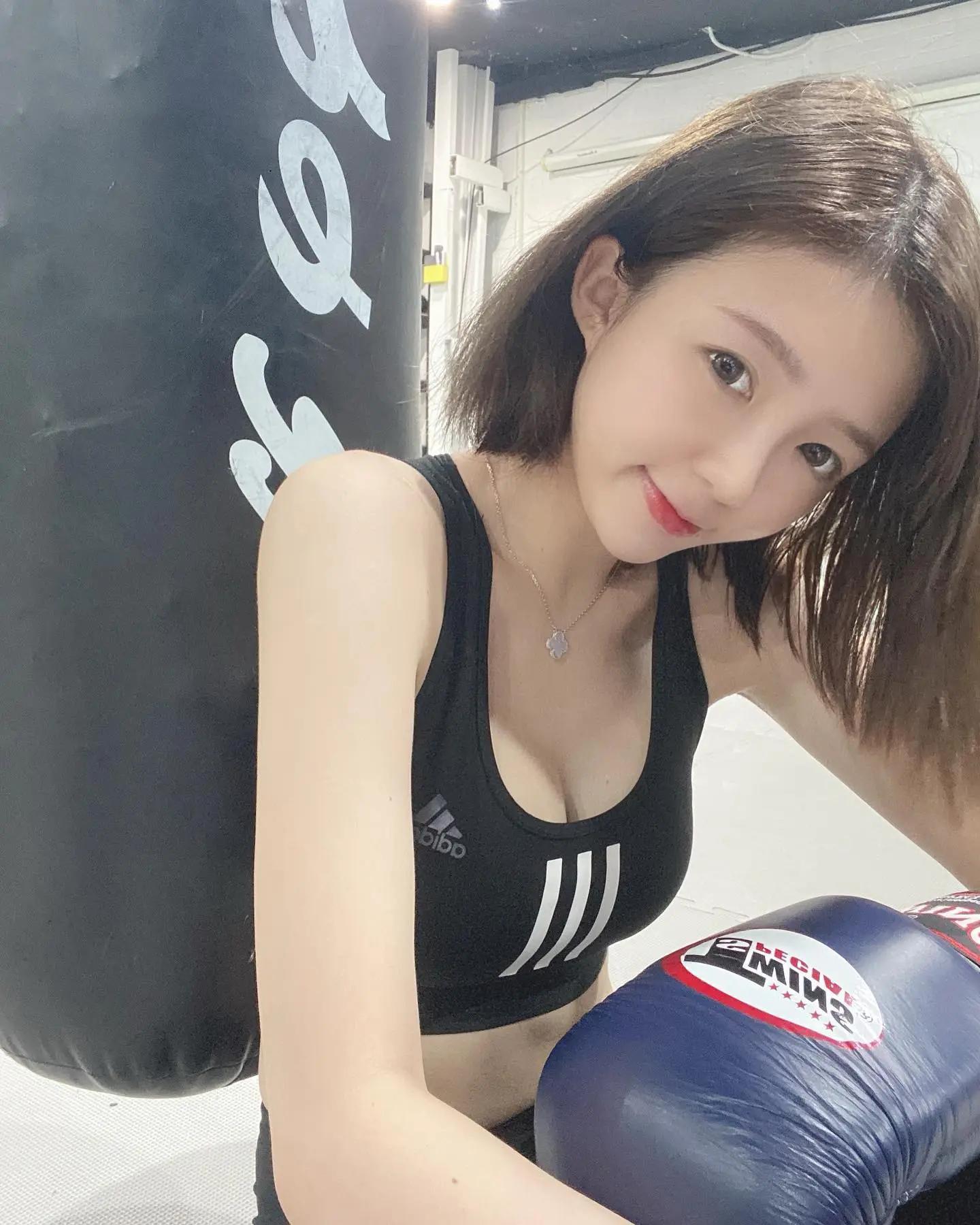 甜心正妹「翁子婷」嫩乳的逆袭！「白嫩养眼美肌」让粉丝都暴动！(3)