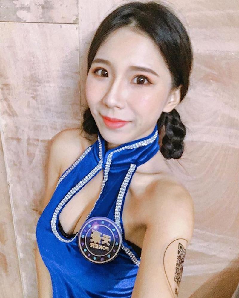 超甜美梨涡女孩「PonPon巧芃」！主持麻豆都专业，「优雅身段」太迷人～-小湿妹图(17)