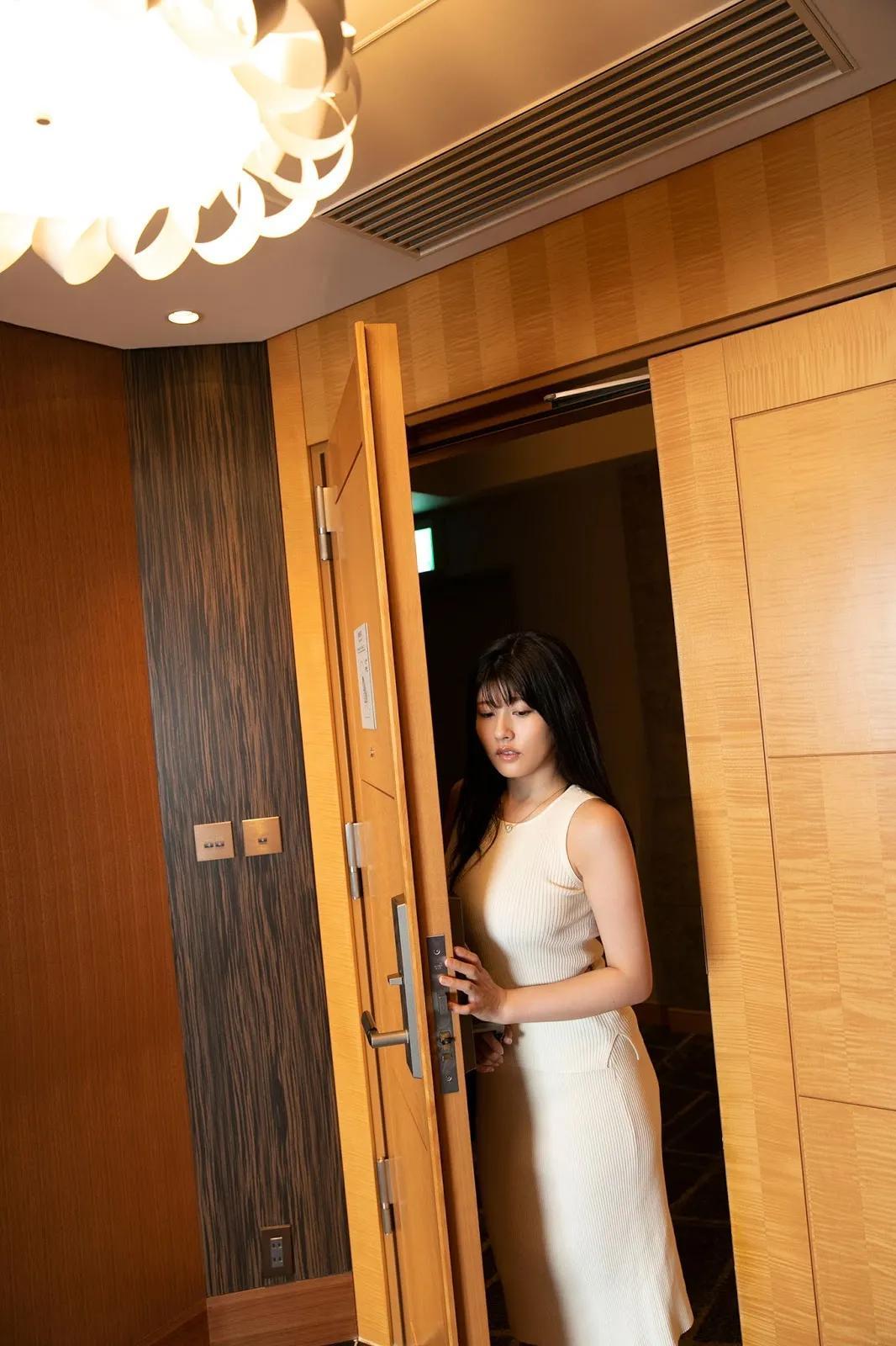 ちとせよしの 雪白大长辈！超狂身材让人秒起邪念(6)