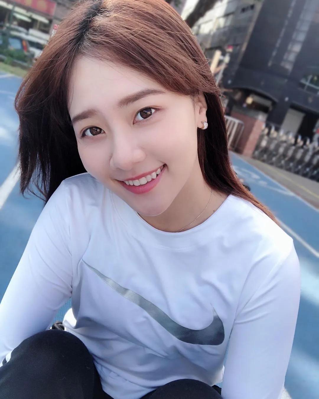 巧文 无辜大眼配上精致脸蛋 有谁能挡得住(10)