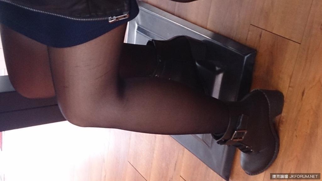 早餐桌前的妹妹(41)