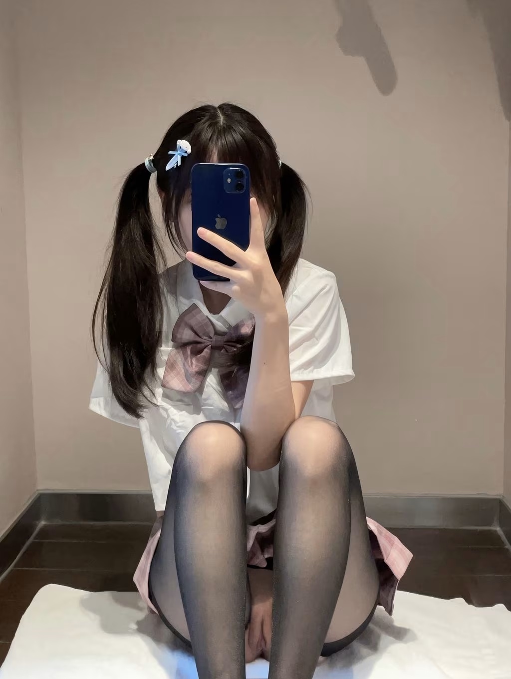 玉寶水手服少女私拍福利圖集(42)