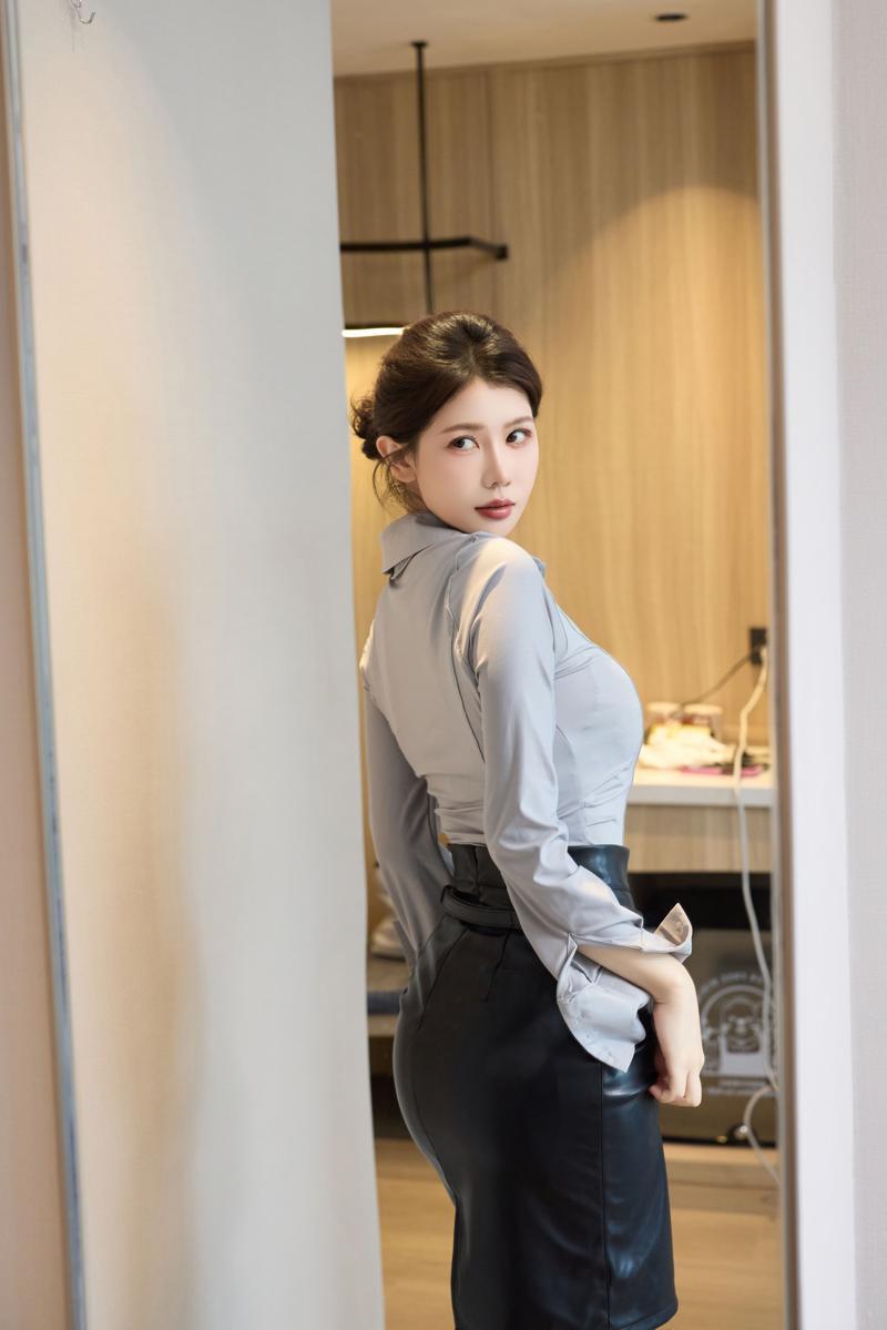 [XR] Yin Tian Tian (尹甜甜sunny) – 秀人网模特 OL皮裙(11)