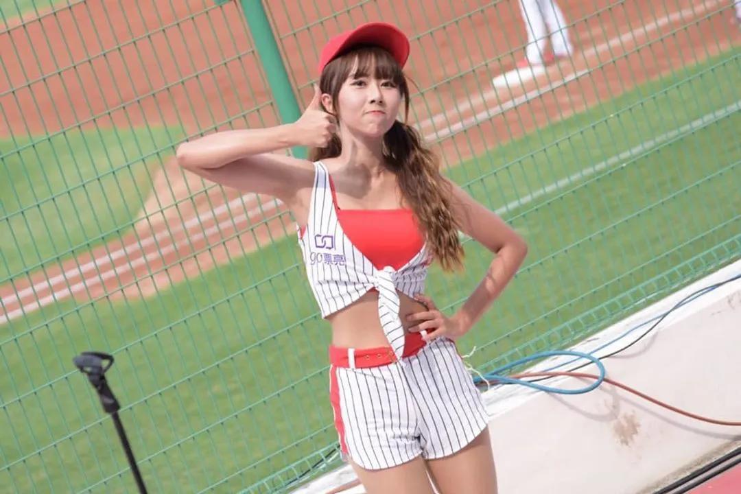 啦啦队长腿美女轩轩队长腿美女 球场上的焦点(9)