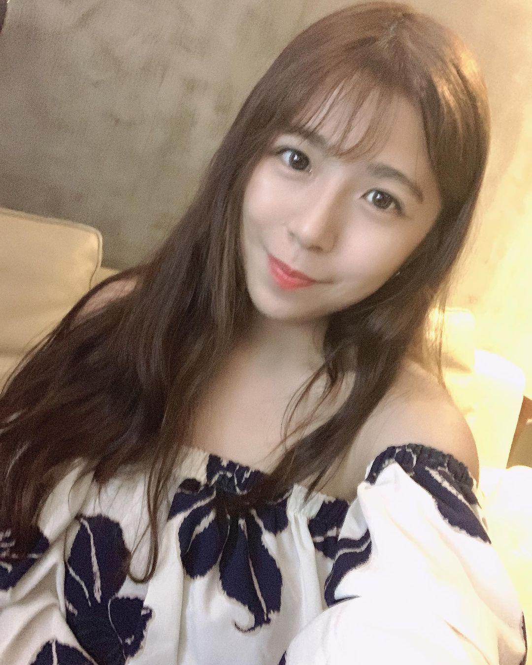 Catherine庭逸 绝对领域角度 饱满雪奶差点掉出....(6)