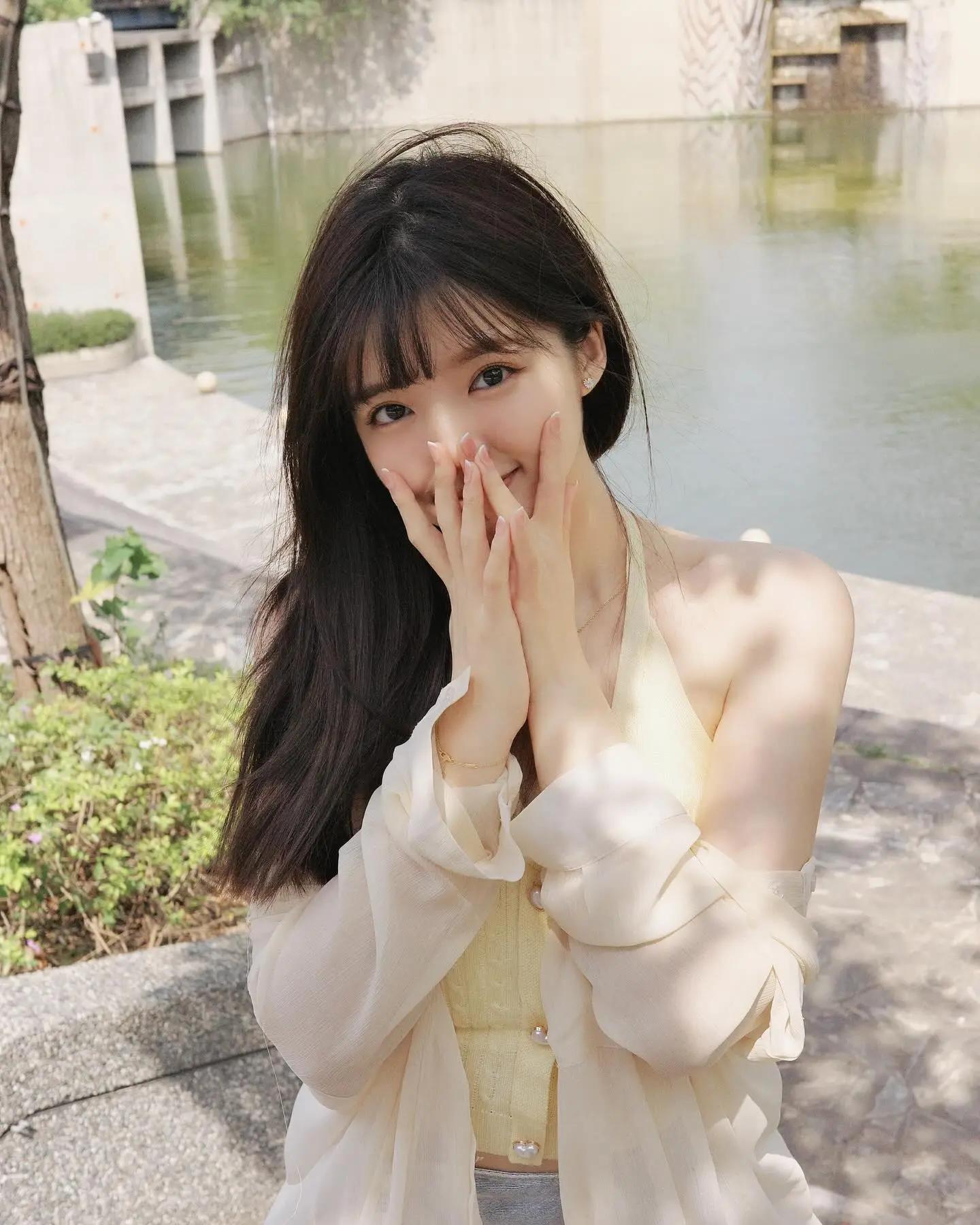 「鼎惠Venus」美艳外型与气质兼具 画面太吸睛(12)