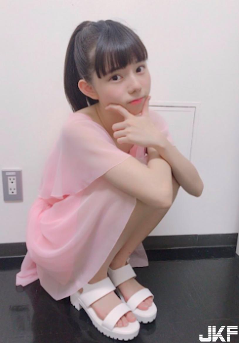 可爱正妹「超童颜脸蛋」，背书包模样让人只想「抱紧处理」！-小湿妹图(5)