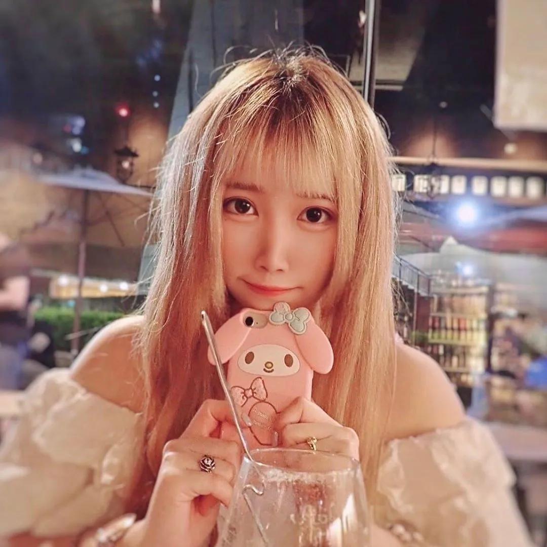 陈幽 两颗重量级大奶球大现行 网友看了：超母汤！(13)