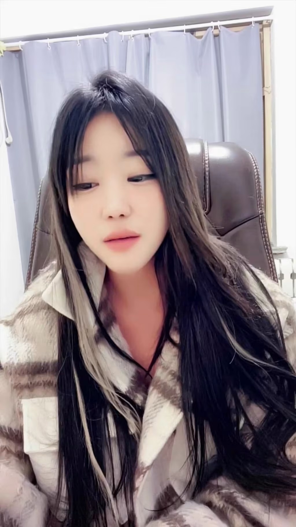 小老師： 學姐的曼妙身姿 11.30錄製 (44 photos + 10 videos) - ( Page 1 / 3 )(31)