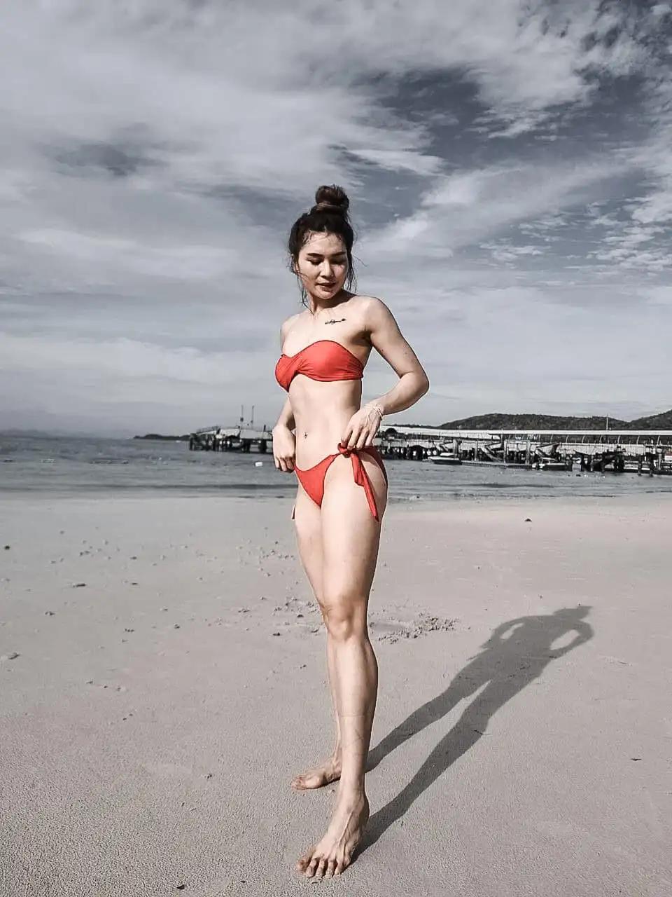 去年因「素颜流汗照」爆红！排球女神「阿农波恩」罕见晒比基尼好身材啦！(7)