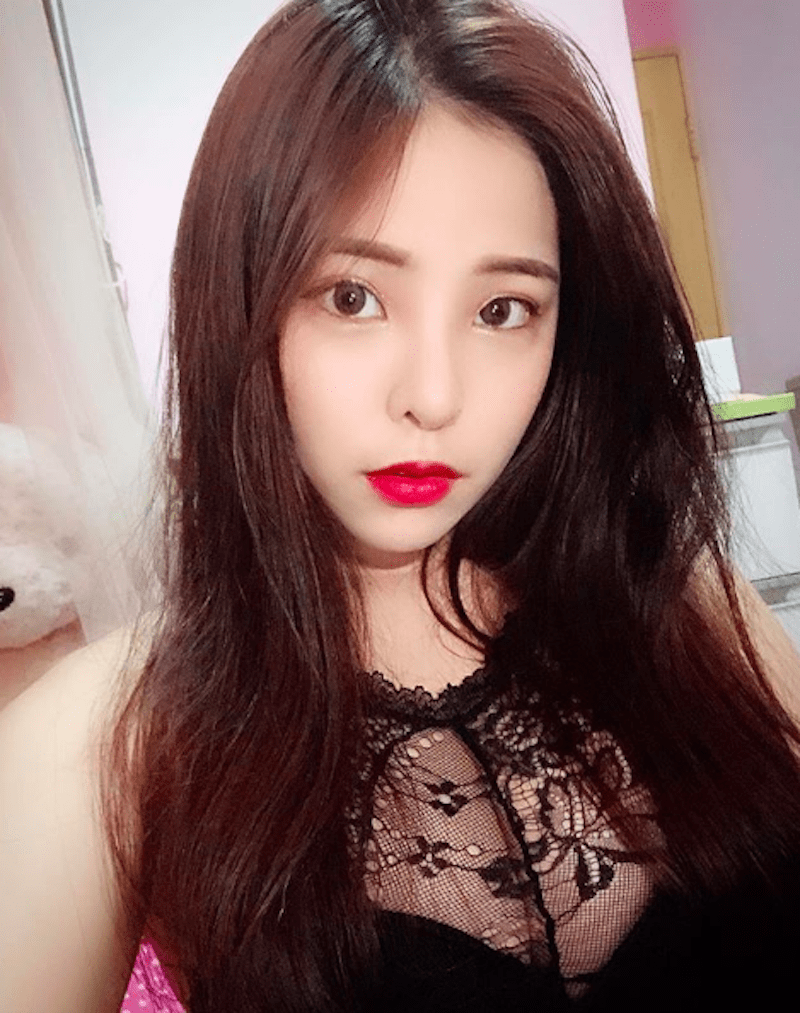 小圆脸正妹「Cynthia」又出狠招！「侧乳视角」过度迷人，浑圆阴影太犯规啦～(15)