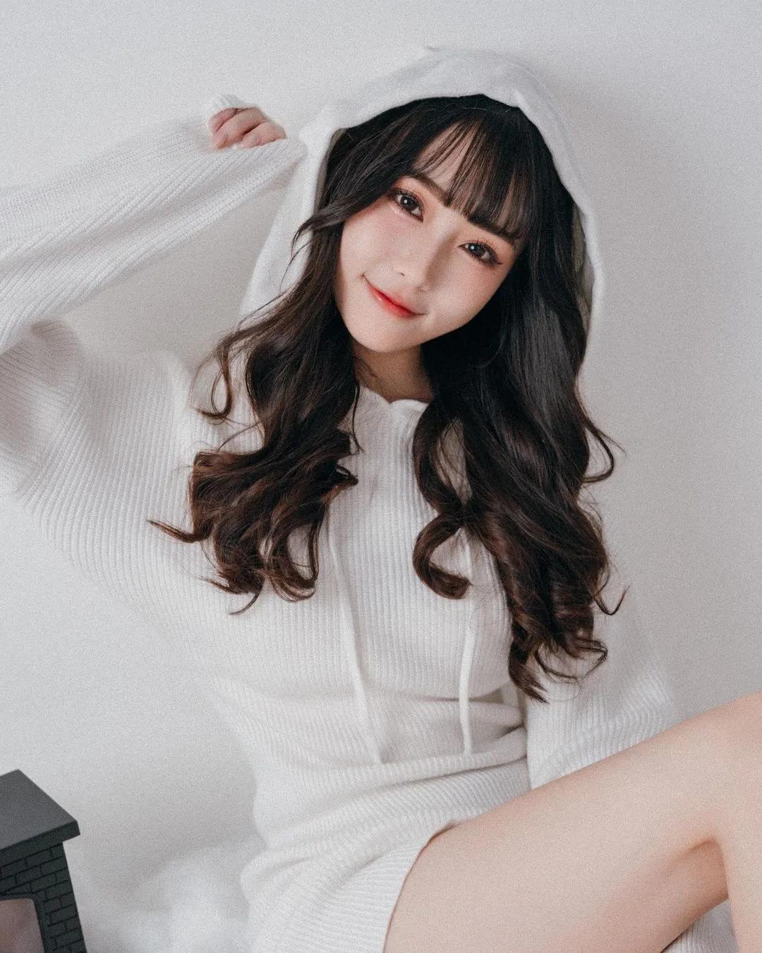 美女「玮庭Angela」笑容与性感身材的反差让人爱不释手(5)