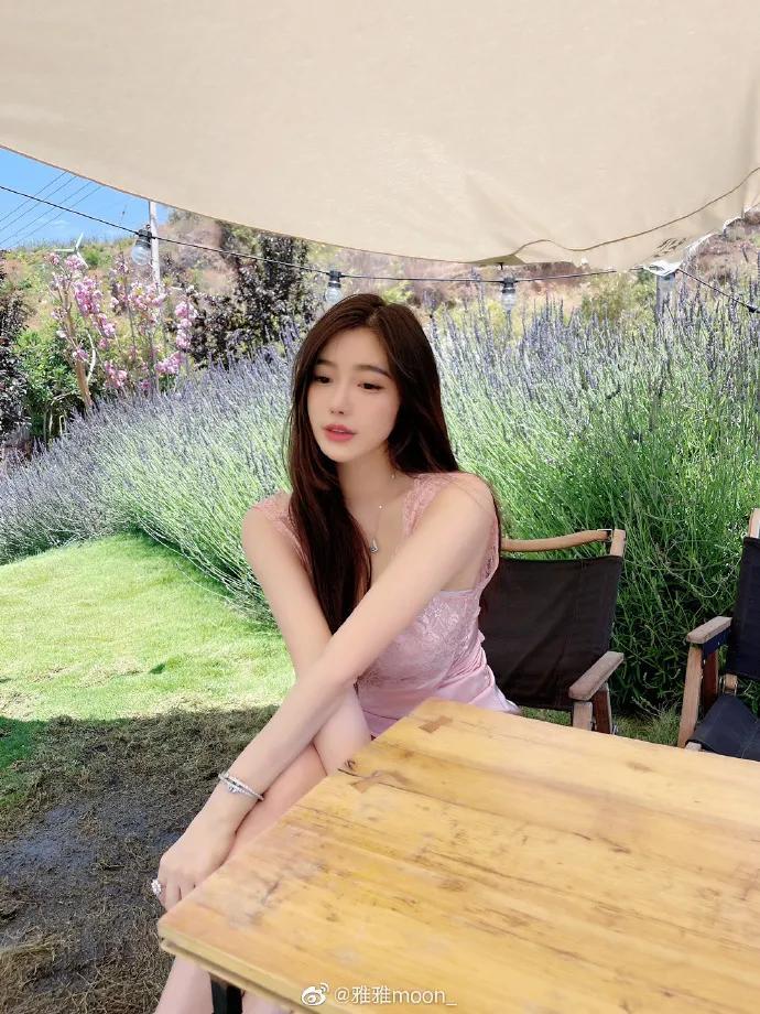 清华大学「高材生正妹」清纯可爱，脖子以下「两座雪山」却让人移不开眼！-小湿妹图(9)