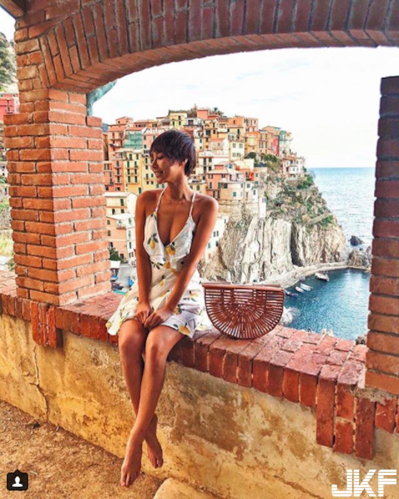 欧美规格的「凶猛妹子」！小麦肌肤「丰满蜜臀」超撩人！胸前的大长辈也很狂啊！-小湿妹图(18)