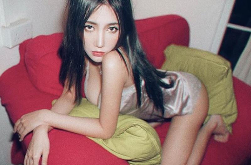 奶太猖狂～「大波港女」大尺自拍吸睛又吸精，「凶猛豪乳」比例太OP啦！-小湿妹图(25)