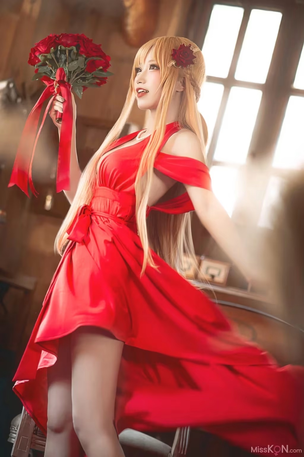 切切Celia演繹亞絲娜禮服風韻