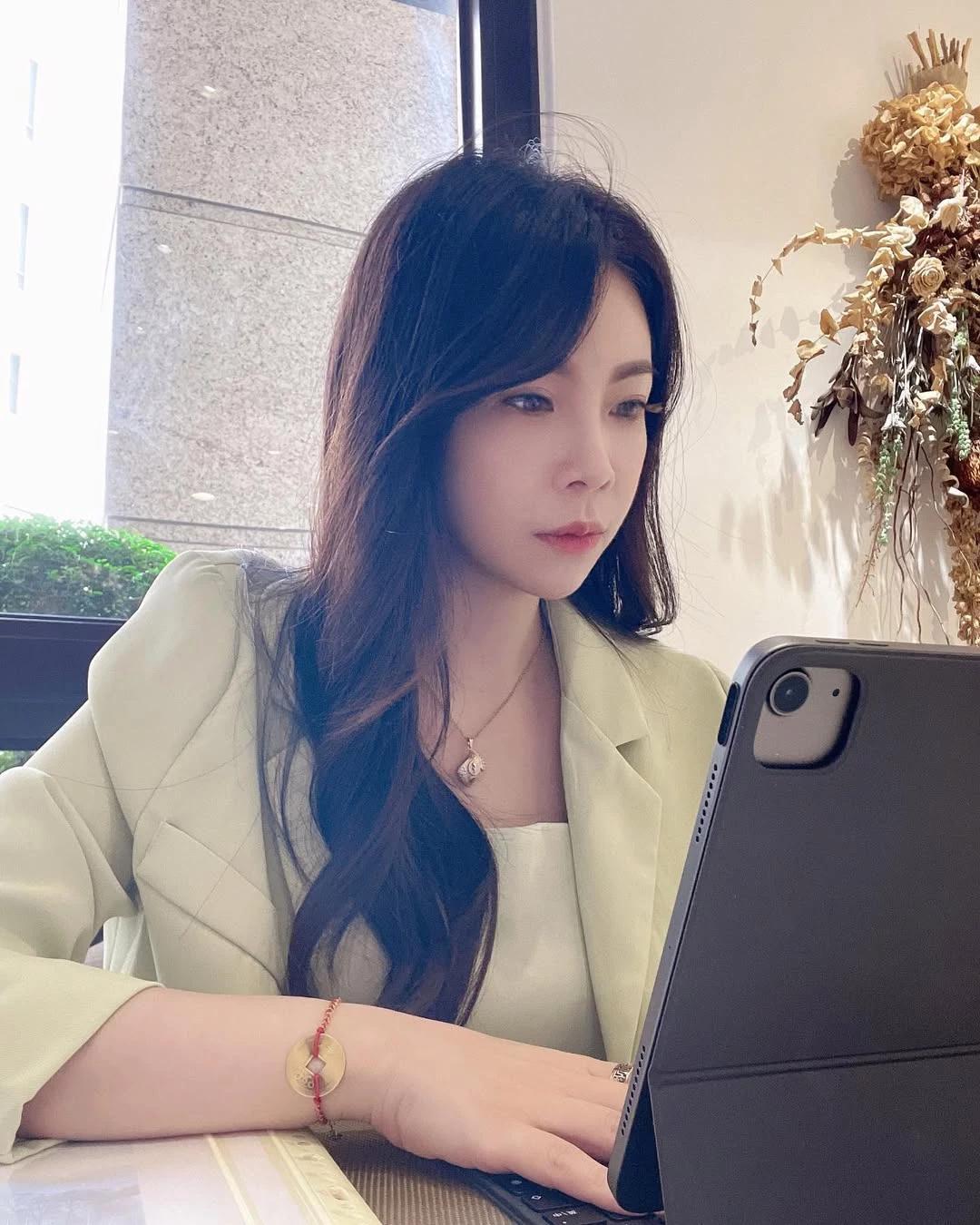 火辣身材「神仙姐姐ɞ」令人嘆為觀止的性感魅力 (18P)(11)