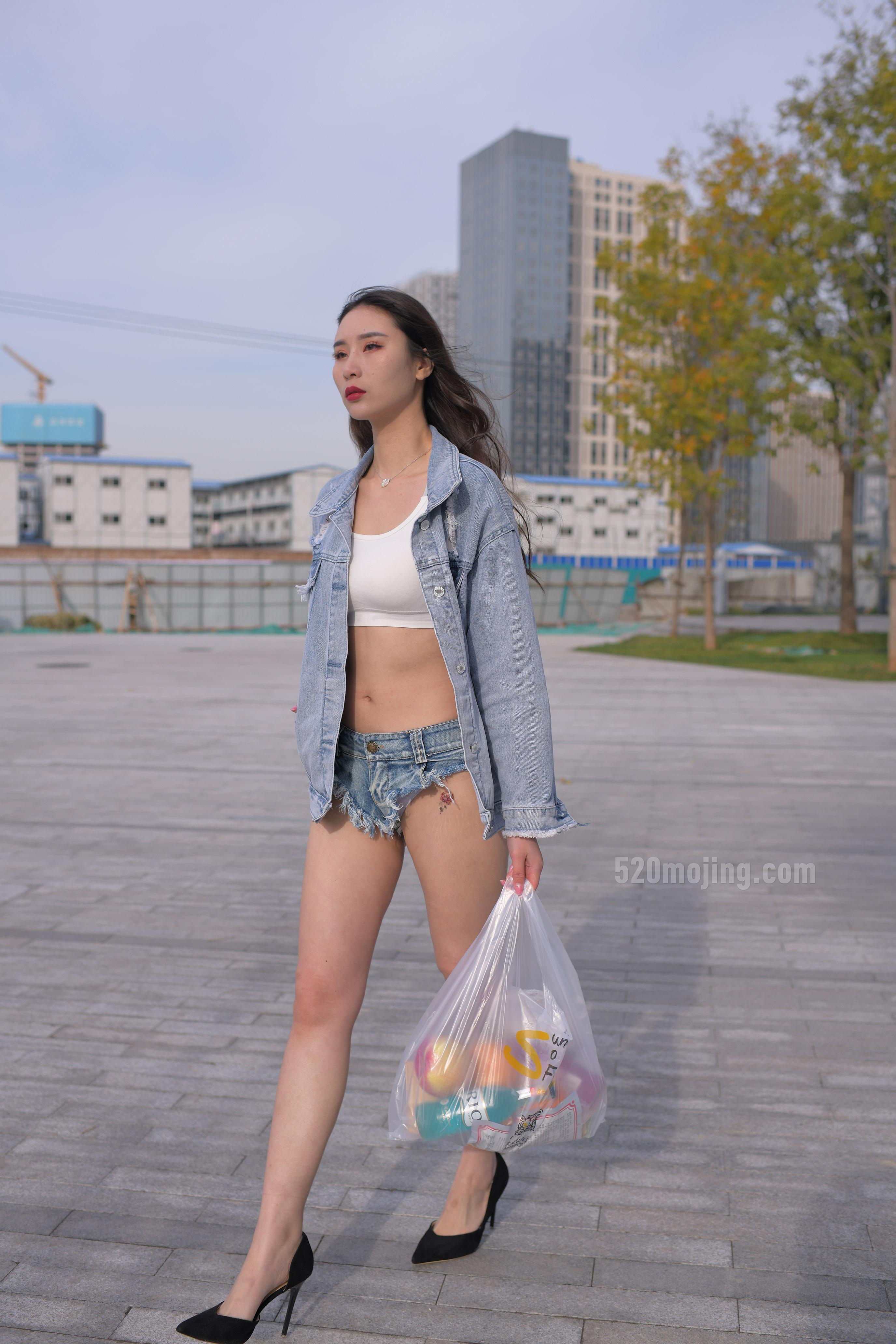 精选街拍作品 NO.0068 热裤长腿黑高跟高清图集(181)