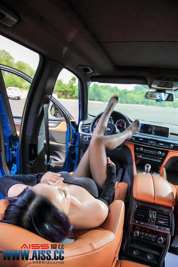 爱丝美女汽车丝袜人体套图(5)