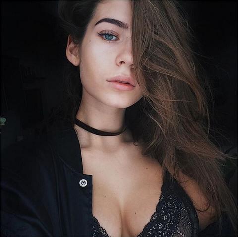 乌克兰妹子94狂！小只马拥「通天巨乳」… 美臀「微微一笑」让人秒高潮(4)