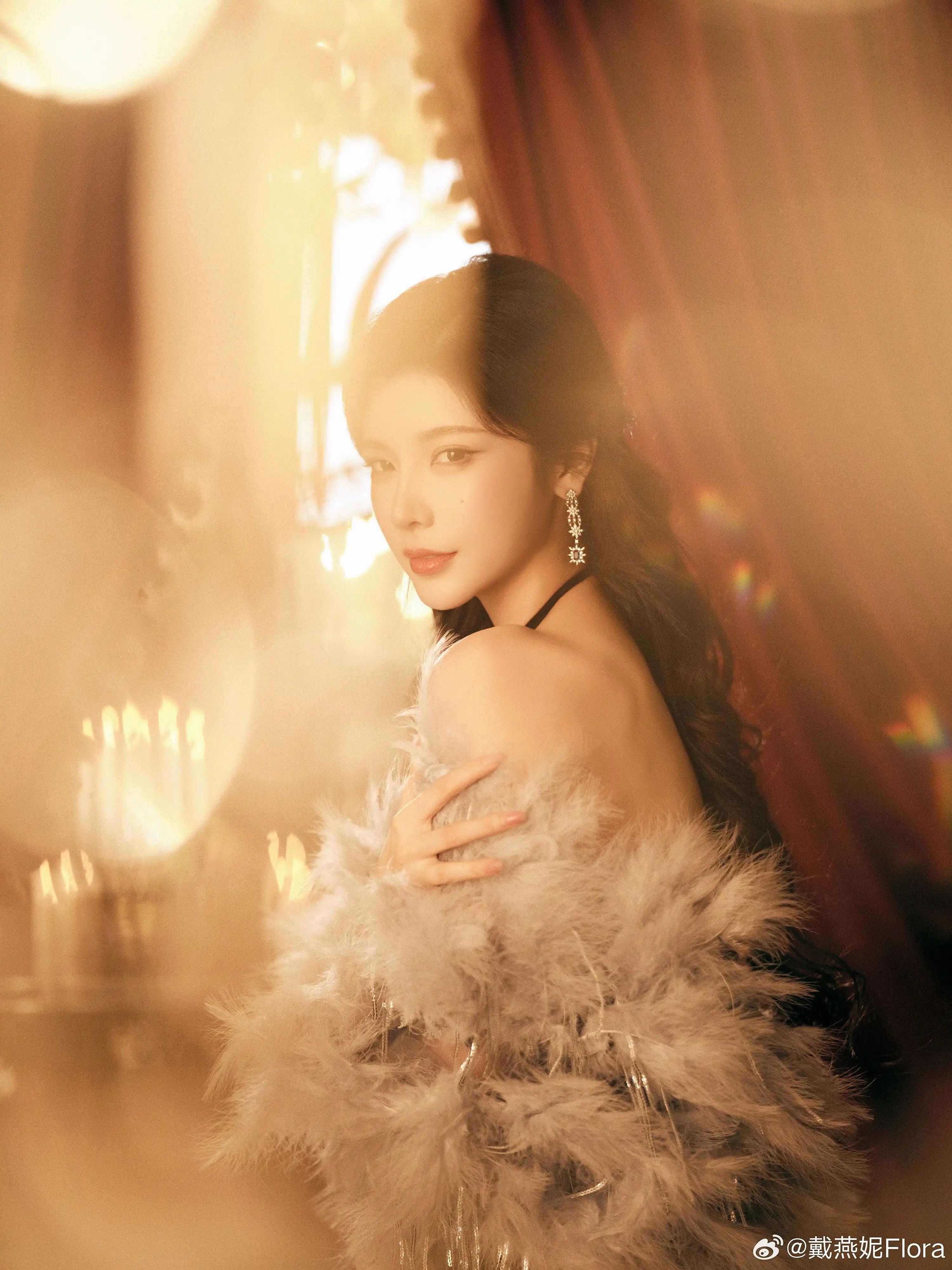 在繁花拥簇中 透过指尖共绘人间浪漫—戴燕妮[高清套图](16)