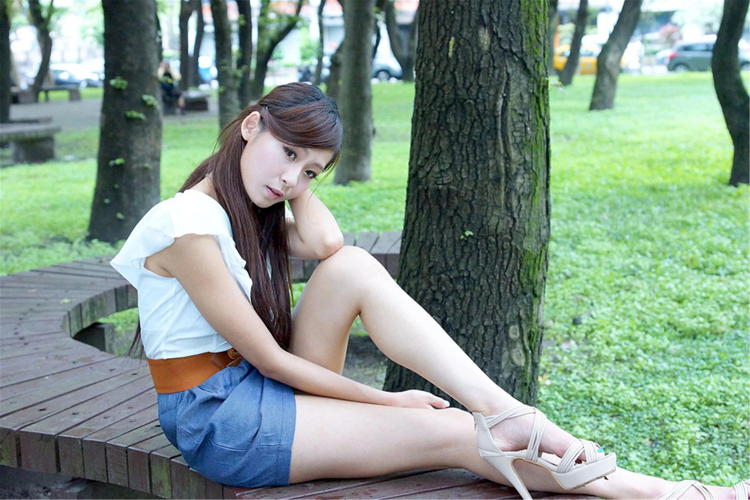 [Beautyleg番外篇] Winnie小雪 - 春节校园清新外拍套图(8)