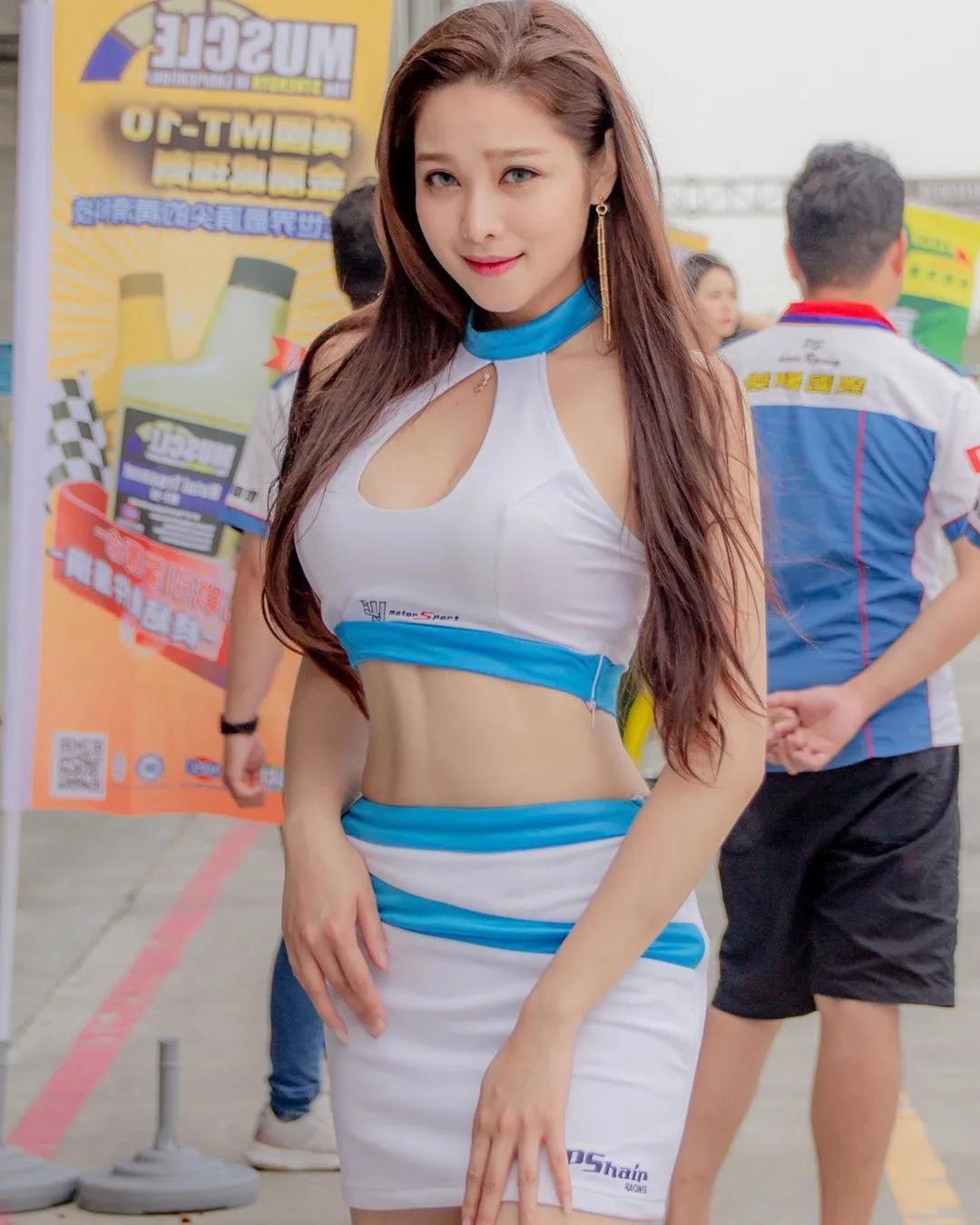 全国都躁动了！「薰薰」青天白日下的猖狂美体，丰满圆润的美乳让台湾人民都引以为傲！(11)