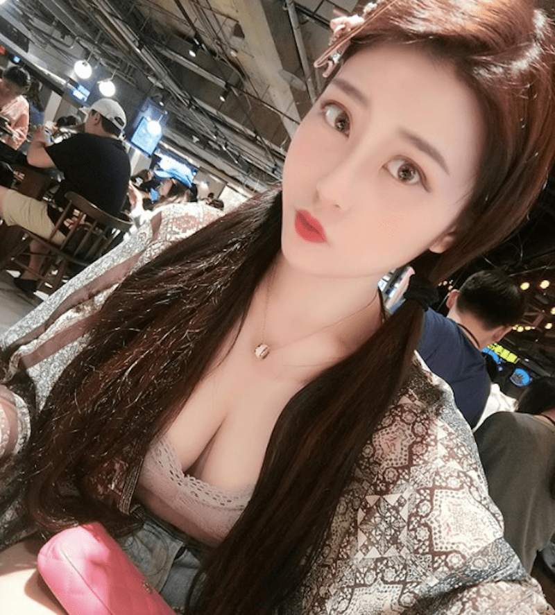 纯天然原乳果然好厉害～强大正妹「Yumi.k」崇尚自然弧度，每次出游长辈都猛吸睛-小湿妹图(15)