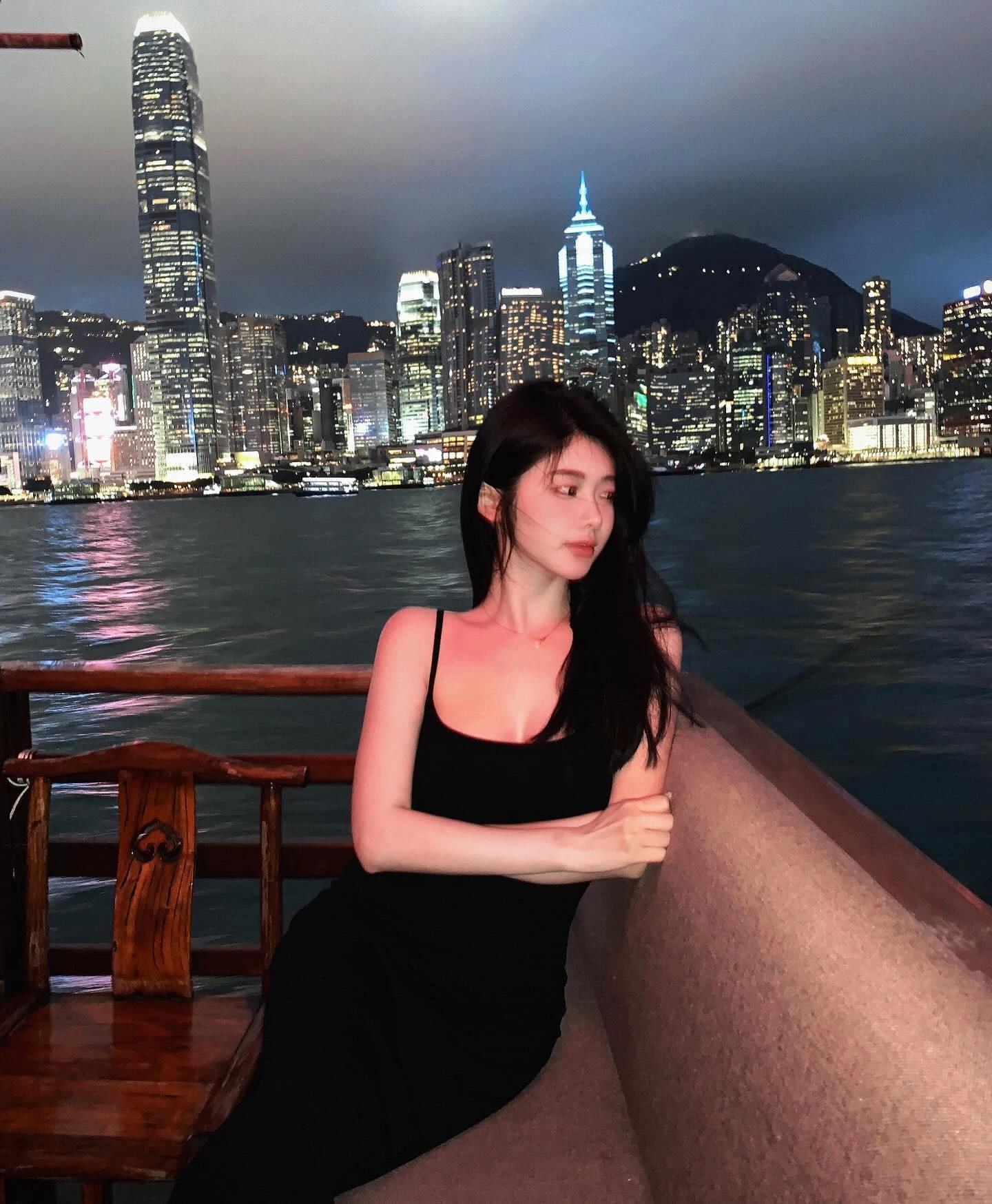 極品辣模「伊欣 YiXin」露出白嫩鮮乳使檯下失控 (42P)(21)