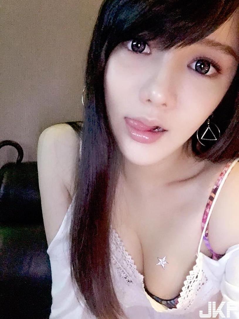 爆乳素人Kerr Wu「超挑逗文字」引网友疯传！她的「巨乳炸桌照」实在是太猛了…-小湿妹图(11)