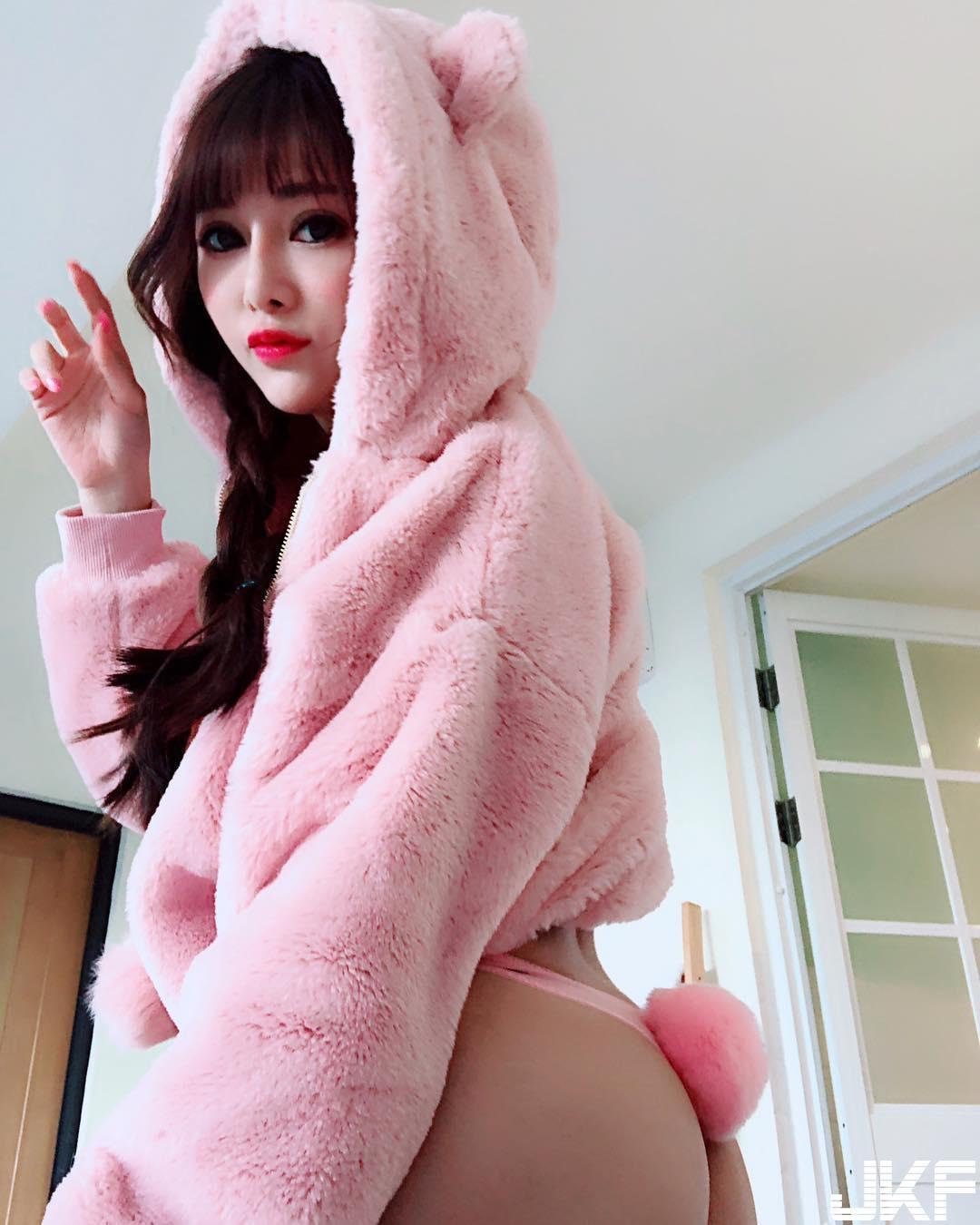 打电玩也要爆乳，「巨乳猫娘」甜心帮安希带你体验乳香十足的游戏时光-小湿妹图(6)