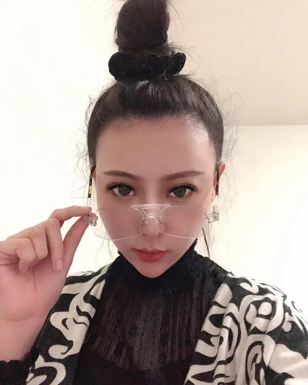 电眼正妹「大丁」度假穿搭好迷人，「白皙侧乳」忽隐忽现！-小湿妹图(5)