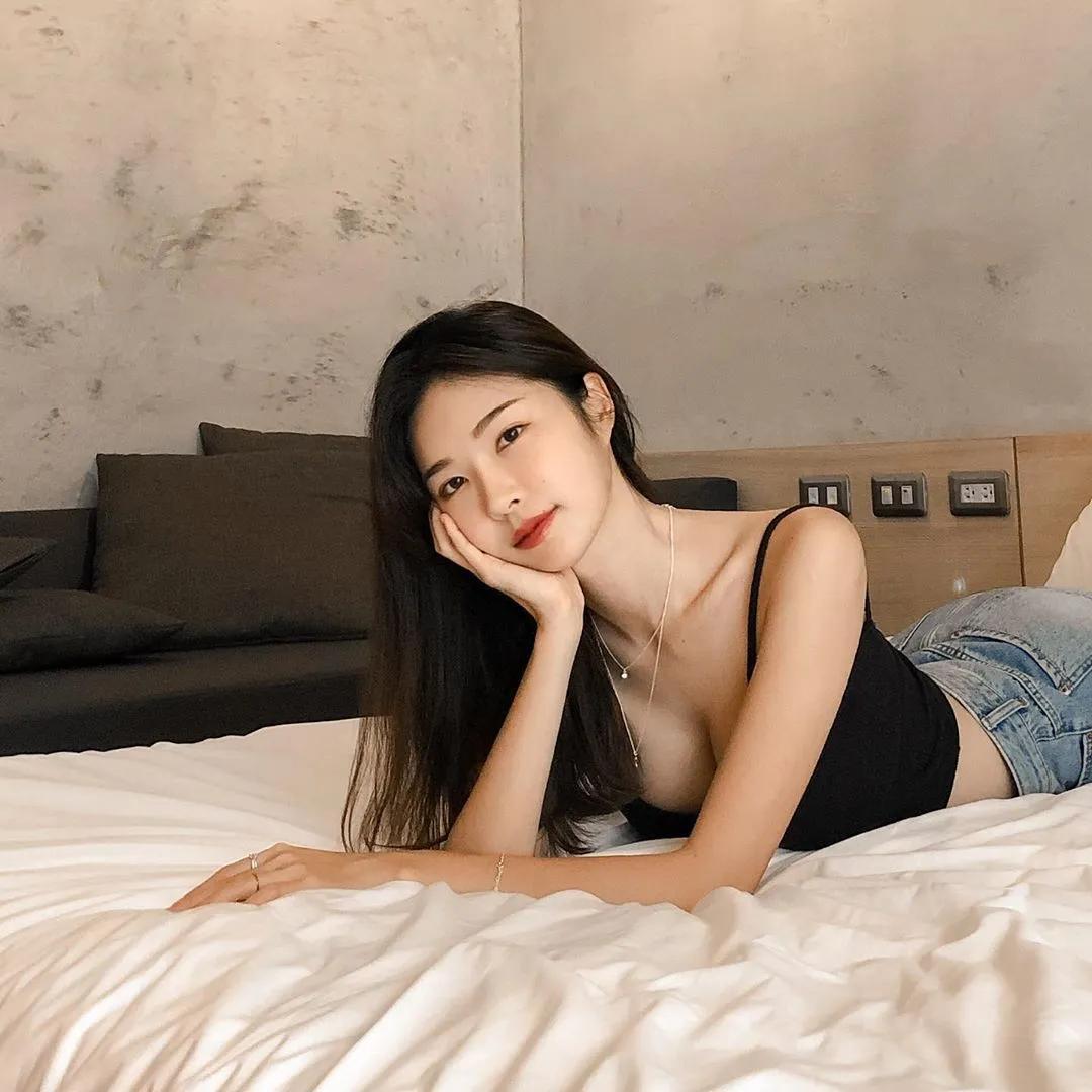 黄上晏Rubis 气质系女神穿著各式风格让你大饱眼福(14)